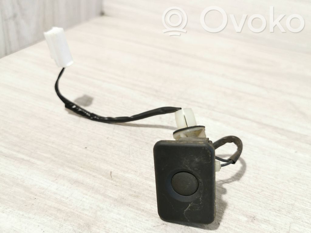 Mazda CX-5 Tailgate opening switch 