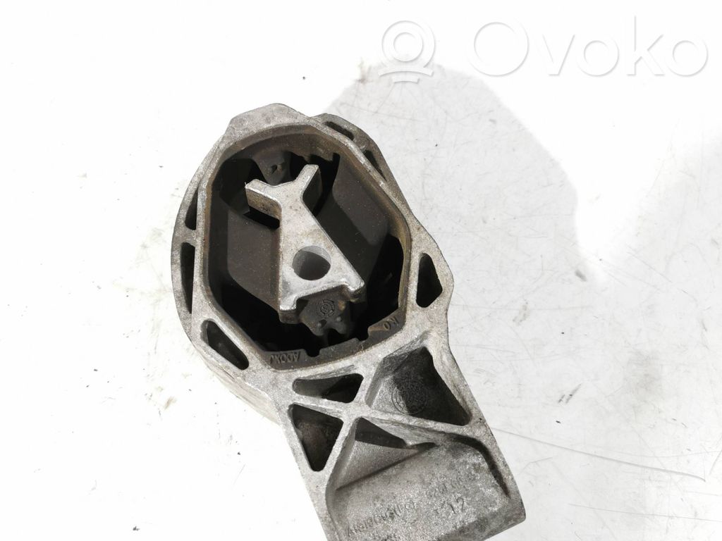 Volvo XC40 Engine mount bracket 