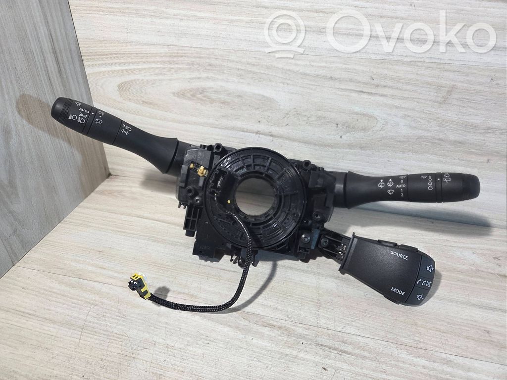 Dacia Sandero III Wiper turn signal indicator stalk/switch 