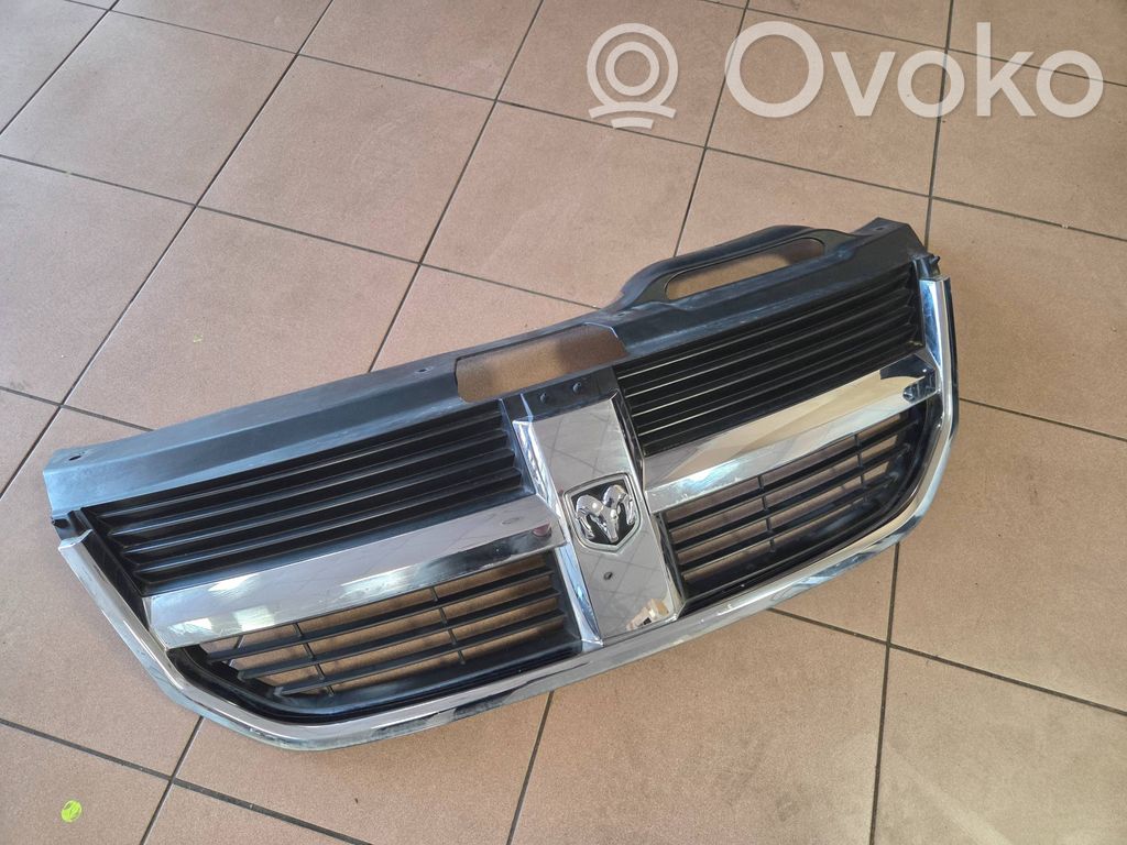 Dodge Journey Maskownica / Grill / Atrapa górna chłodnicy 