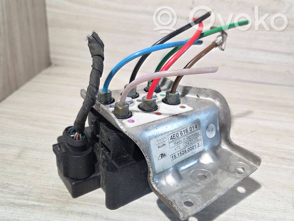 Audi A8 S8 D3 4E Bloc supape suspensie pneumatică 