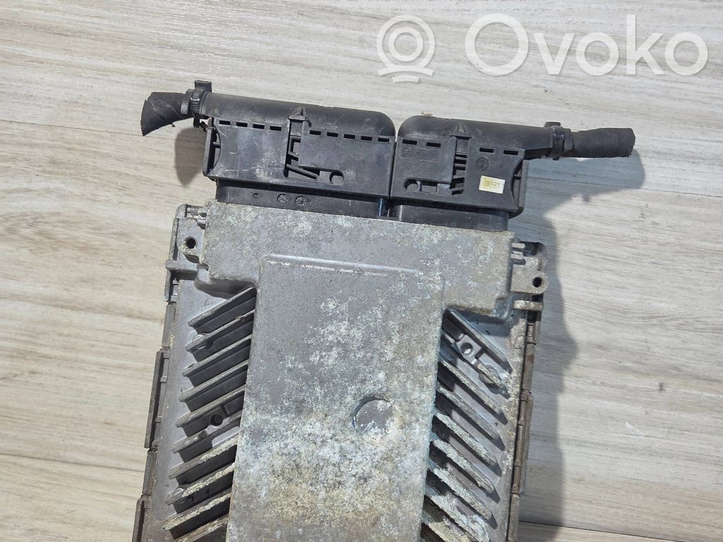 Volkswagen PASSAT B6 Engine control unit/module 