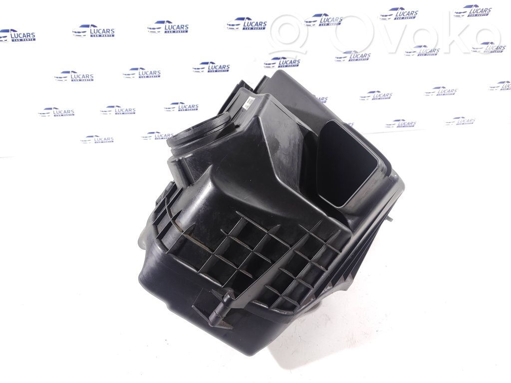 Air filter box   7567175
