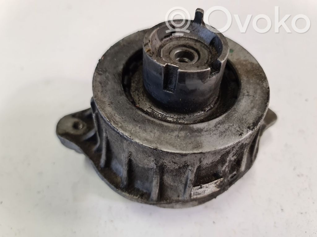Mercedes-Benz C W205 Engine mount bracket 