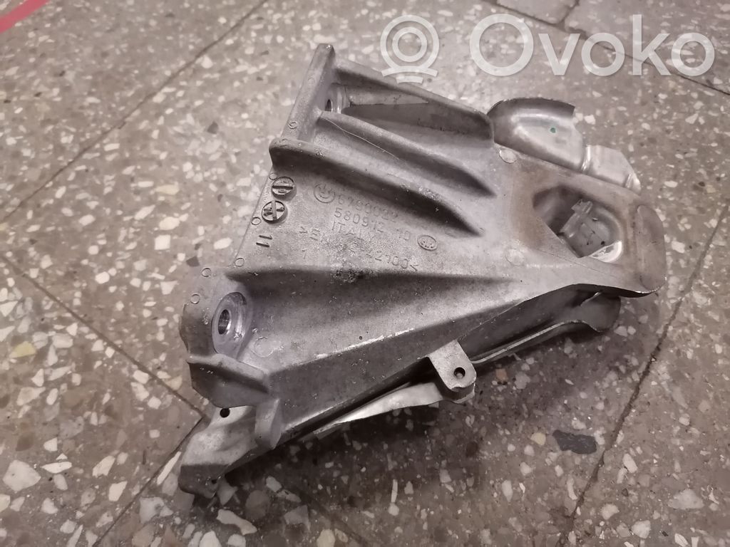 BMW X5 E70 Engine mounting bracket 
