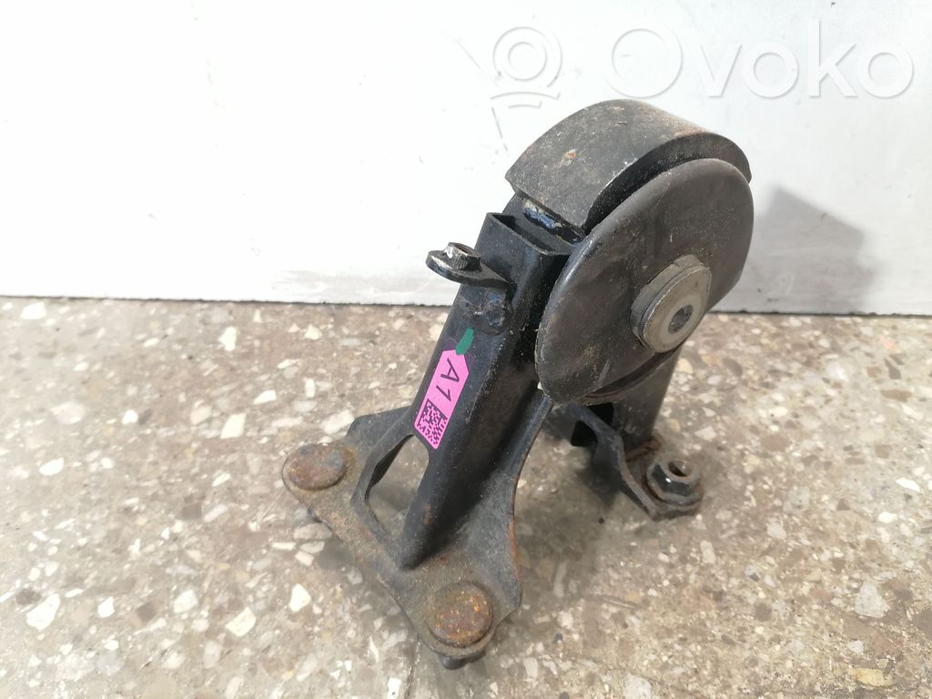 Toyota Avensis T270 Engine mount bracket 