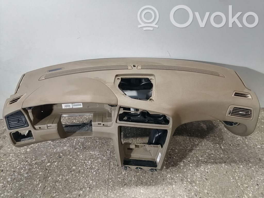 Volvo V70 Панель 