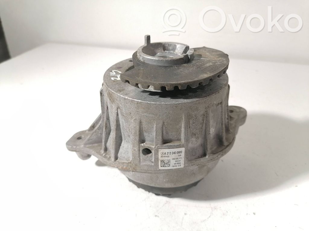 Mercedes-Benz E W213 Engine mount bracket 