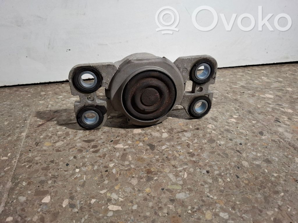 Volvo V60 Engine mount bracket 