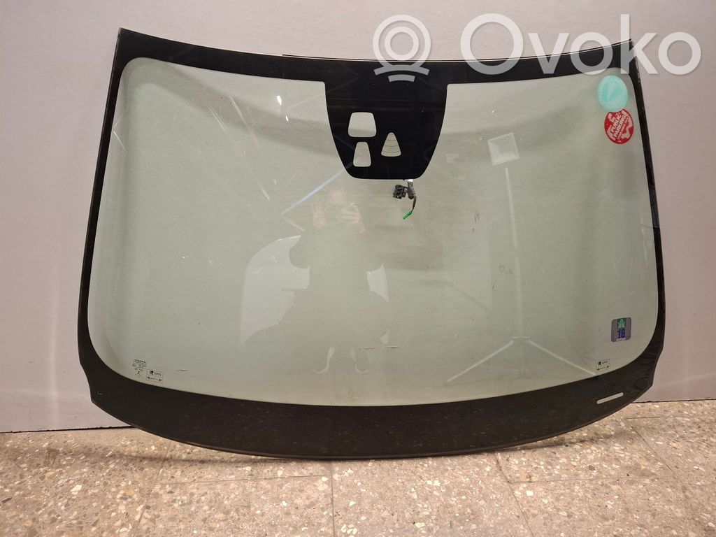 Volvo V60 Front windscreen/windshield window 