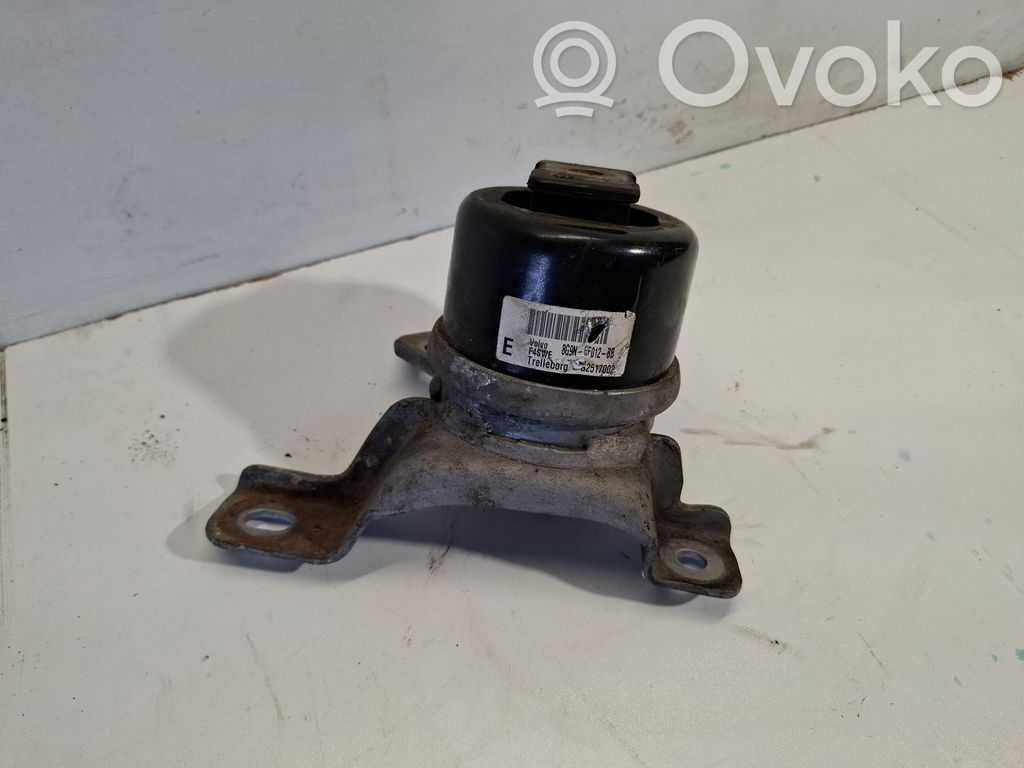 Volvo V60 Engine mount bracket 