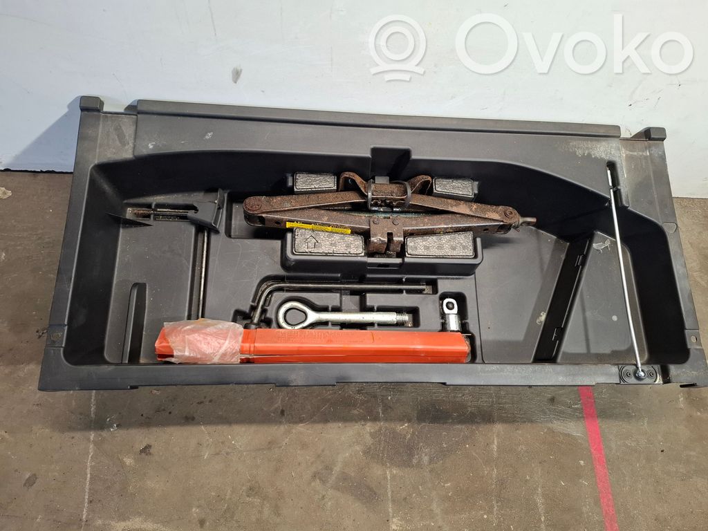 Lexus RX 300 Tool box 