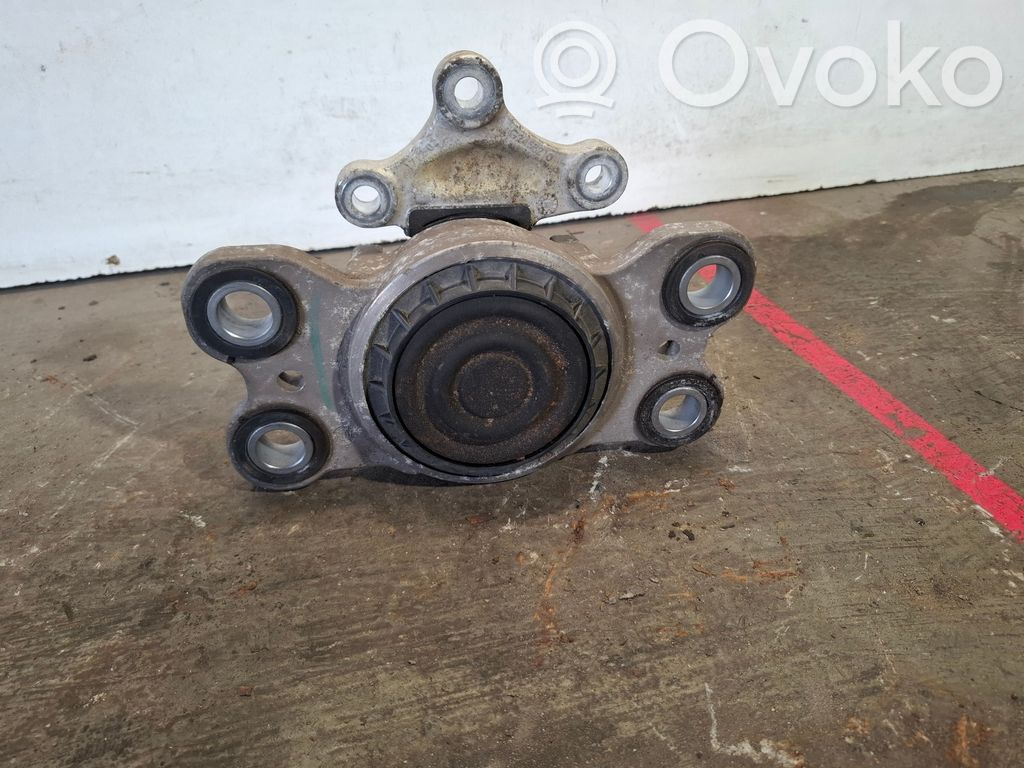 Volvo V70 Engine mount bracket 