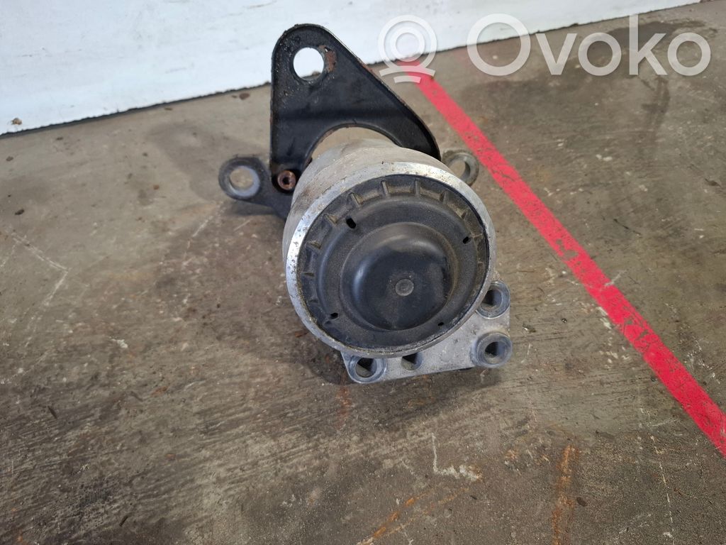 Volvo V70 Engine mount bracket 