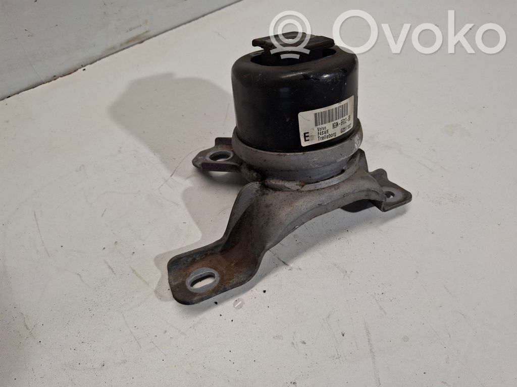 Volvo V60 Engine mount bracket 