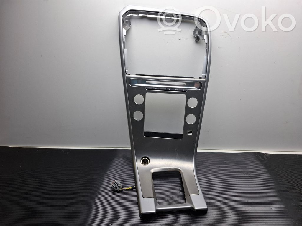 Volvo XC60 Moldura de la unidad delantera de radio/GPS 