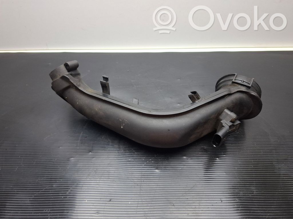 Volkswagen PASSAT B7 Intercooler hose/pipe 