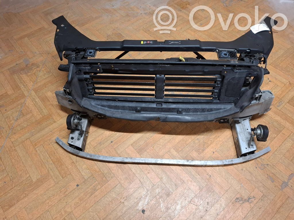 Volvo V60 Pas przedni 