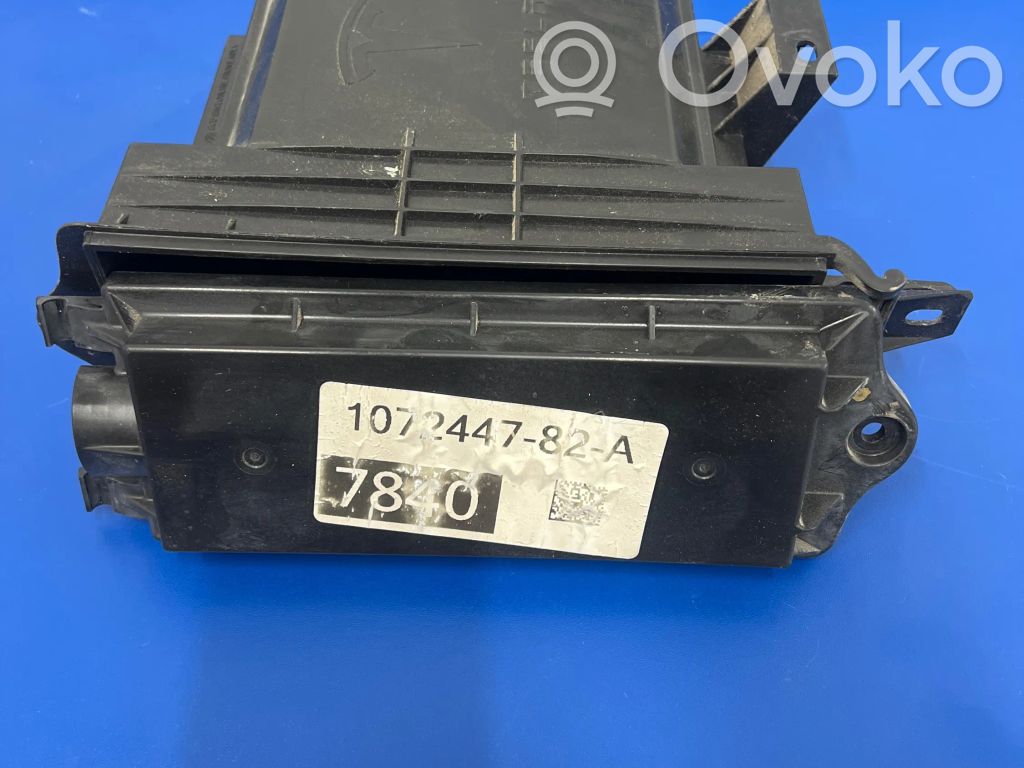 Tesla Model X Kita salono detalė 