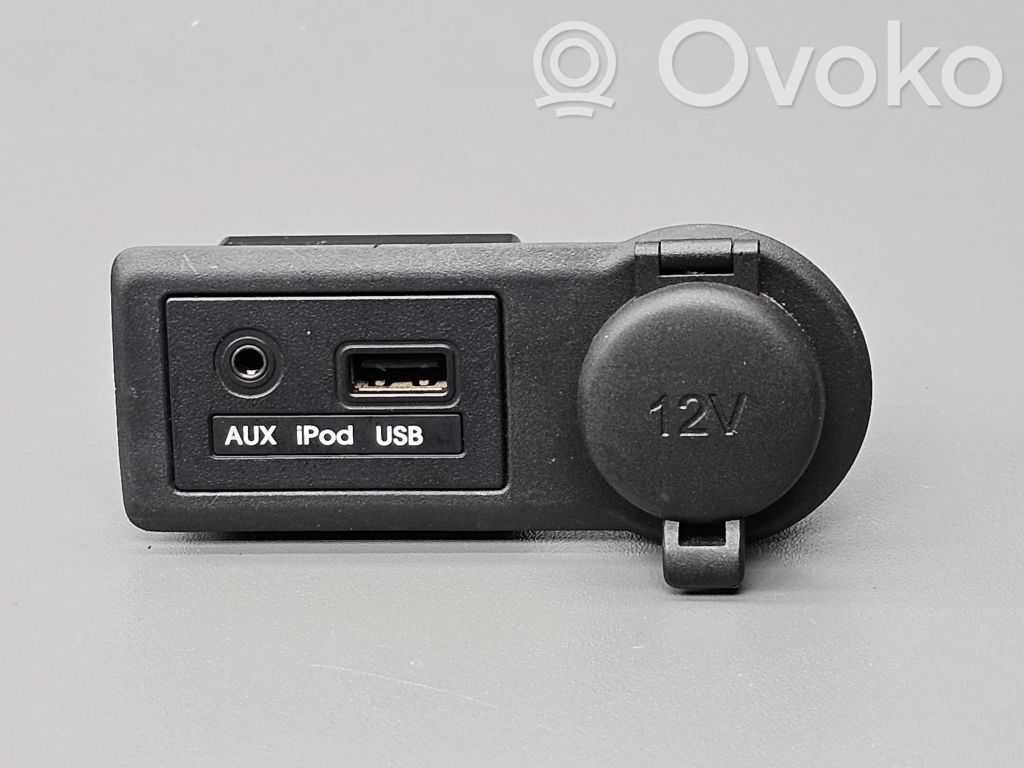 KIA Venga AUX savienotājs 