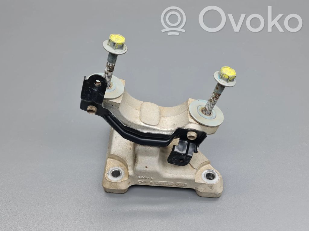 Honda CR-V Steering rack mounting bracket 