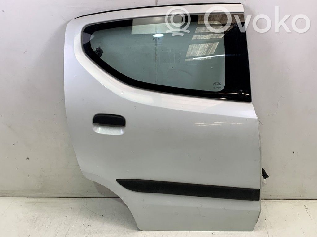 Suzuki Alto Puerta trasera 