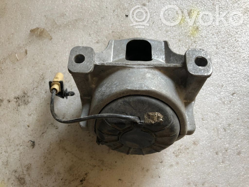 Audi Q5 SQ5 8R Engine mount bracket 