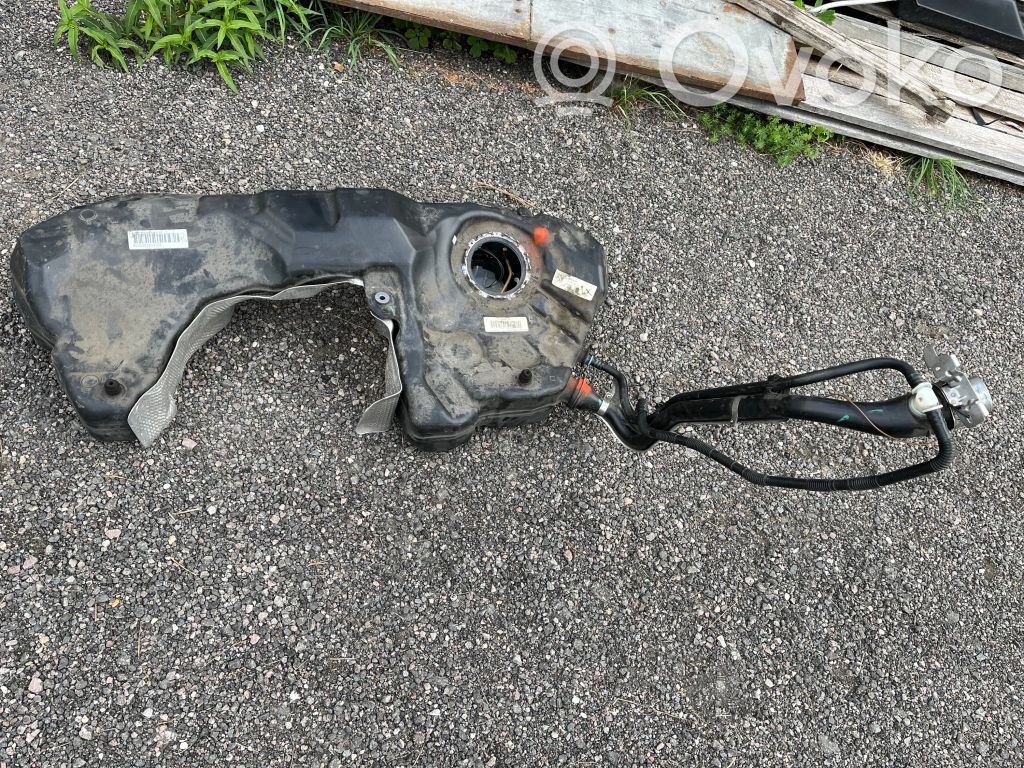 Audi A4 S4 B9 8W Polttoainesäiliö 
