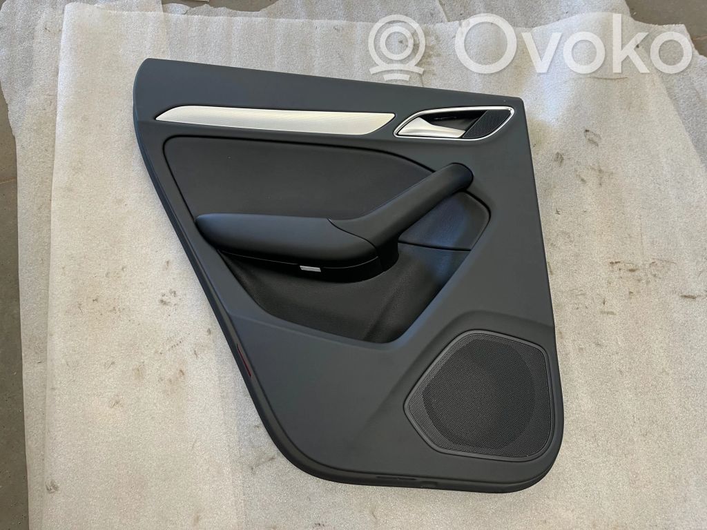 Audi Q3 8U Moldura del tarjetero de la puerta trasera 