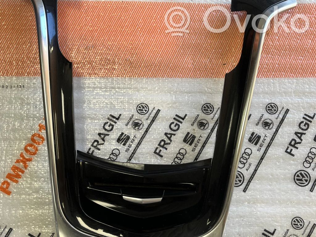 Cadillac Escalade Rămă unitate radio/GPS 