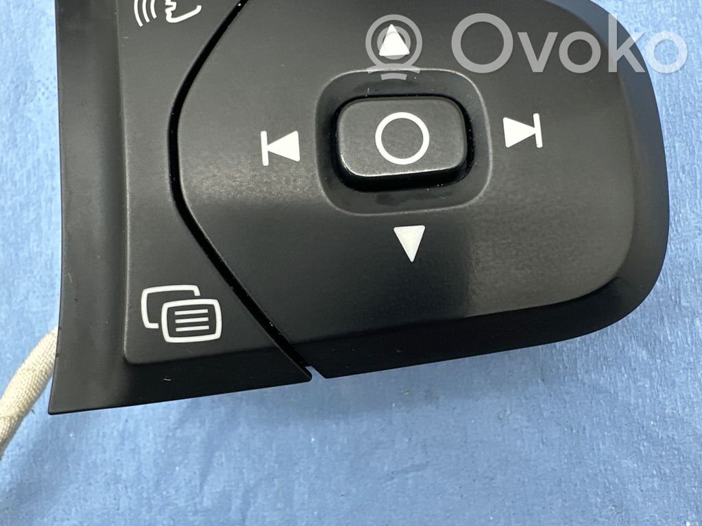 Volvo S90, V90 Przyciski multifunkcyjne 