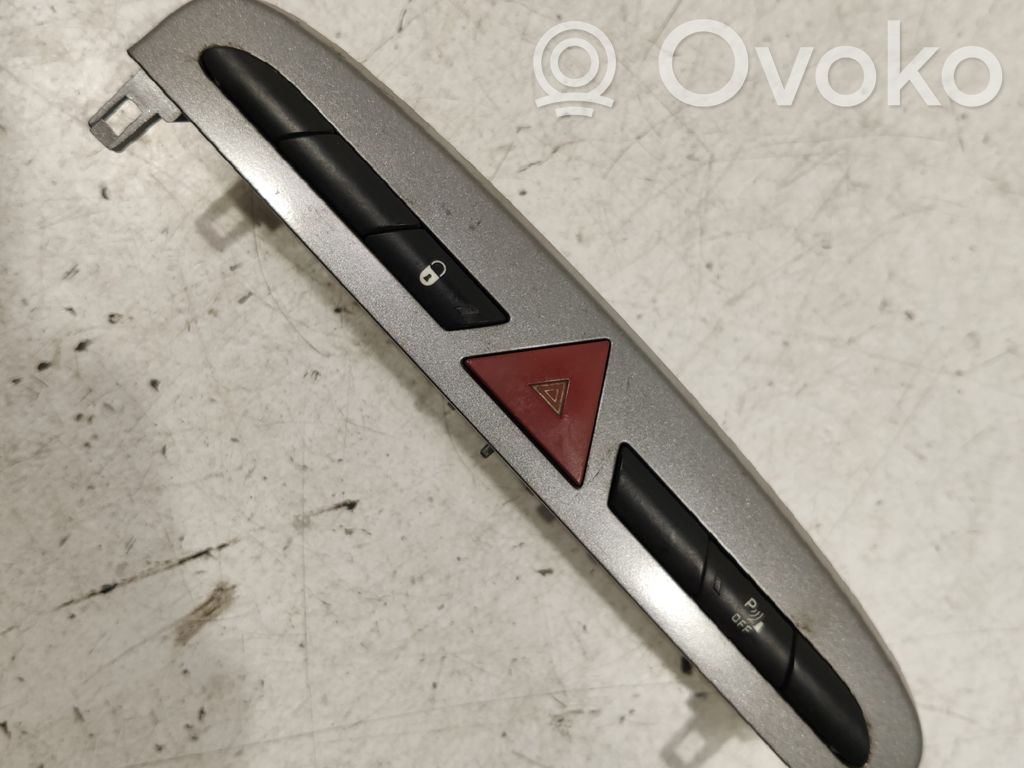 Peugeot 308 Hazard light switch 