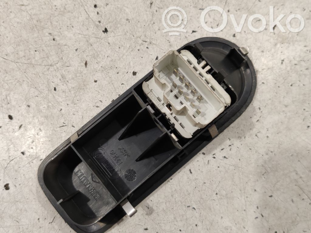 Renault Clio III Electric window control switch 