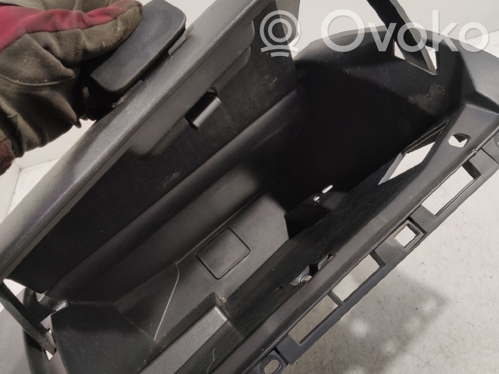 Renault Clio III Daiktadėžės (bordačioko) komplektas 