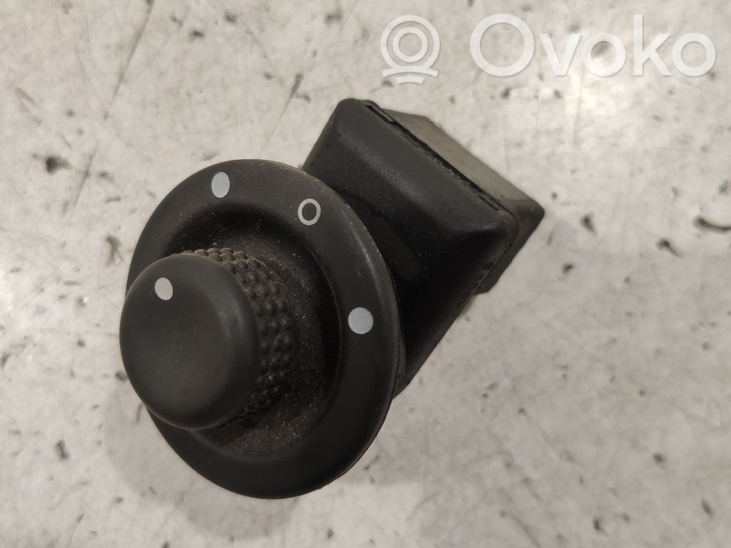Renault Megane II Wing mirror control module 