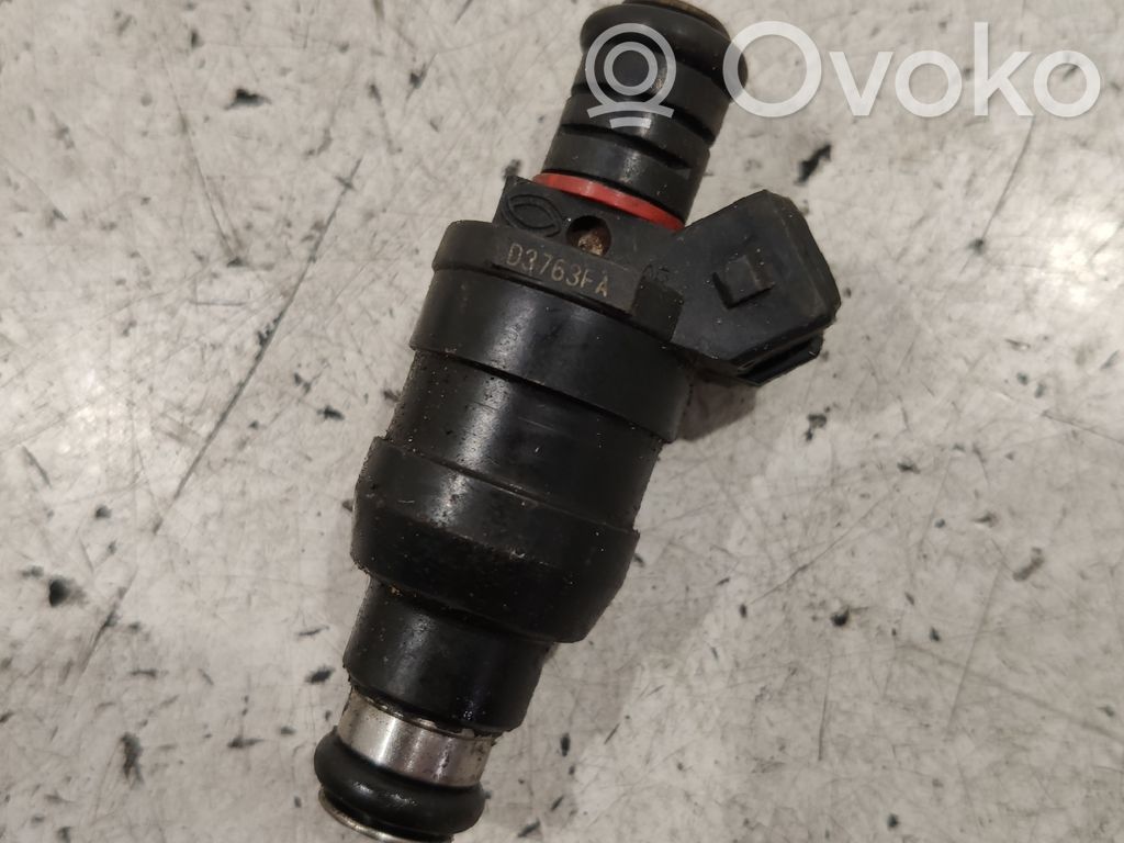 BMW 7 E38 Fuel injector 