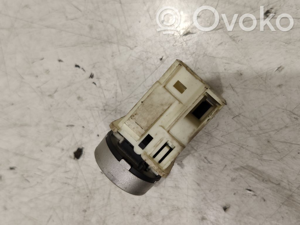 Citroen C8 Keskuslukituksen kytkin 
