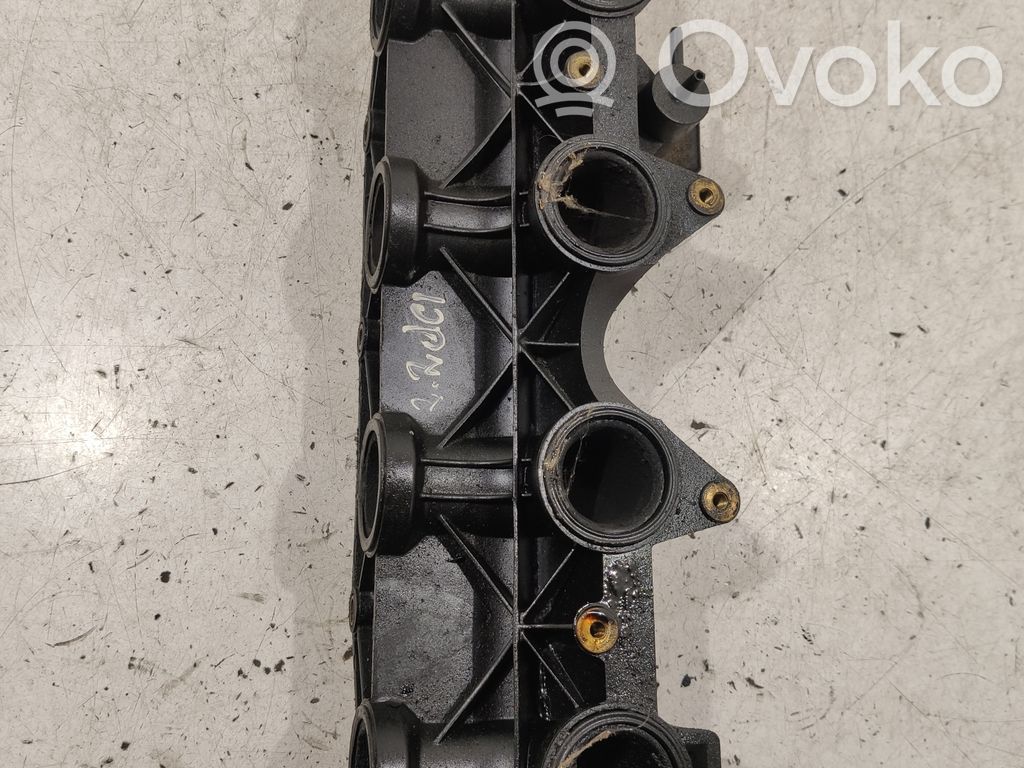 Renault Laguna II Colector de admisión 