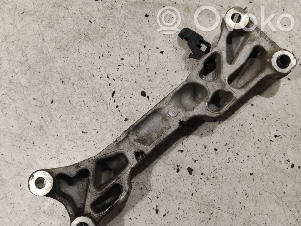 Peugeot 207 Engine mounting bracket 