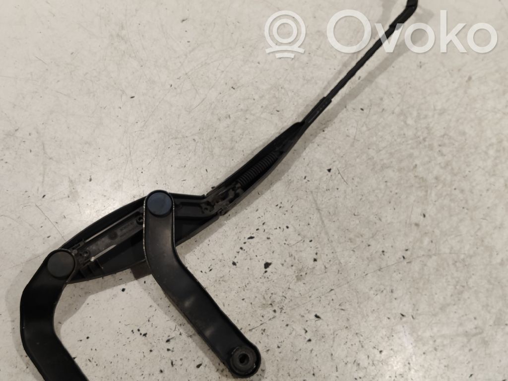 Mercedes-Benz E W211 Front wiper blade arm 