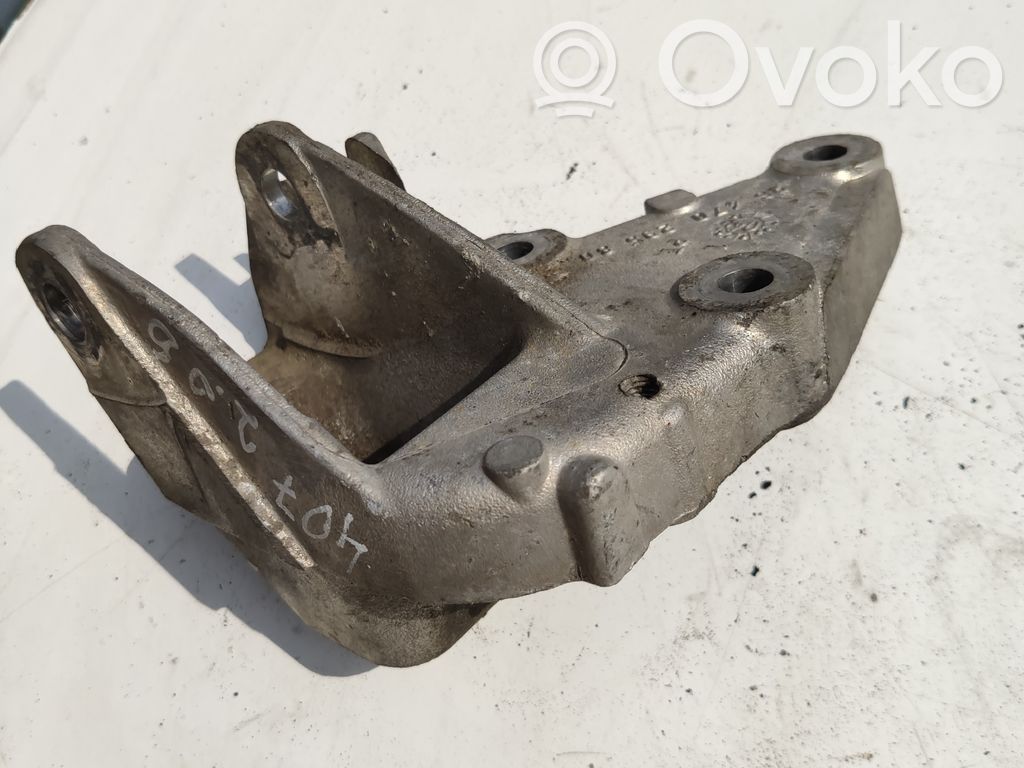 Peugeot 407 Engine mounting bracket 
