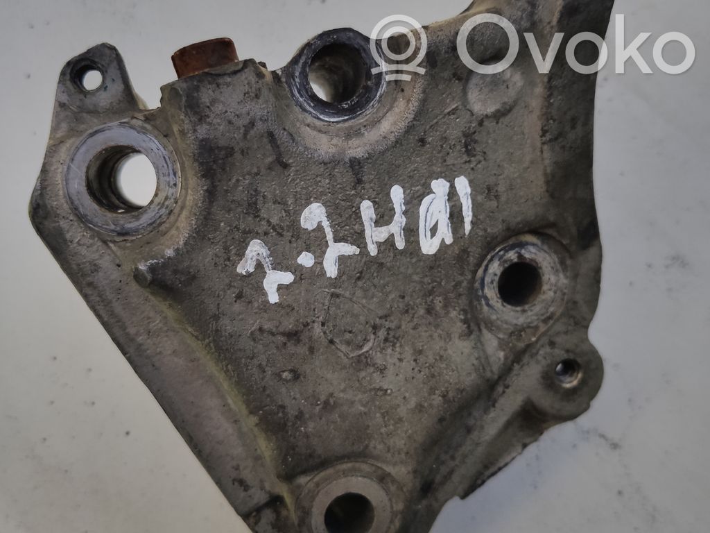 Peugeot 607 Engine mounting bracket 