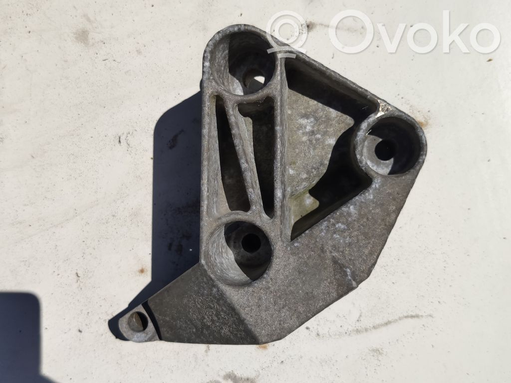 Renault Megane II Engine mounting bracket 
