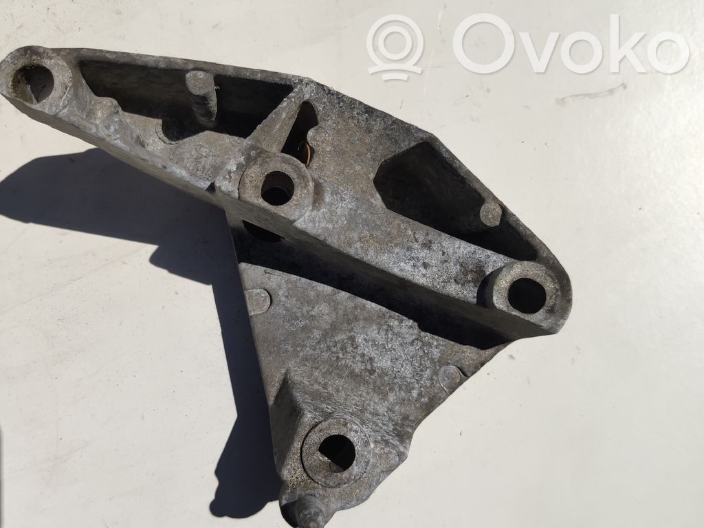 Renault Megane II Engine mounting bracket 