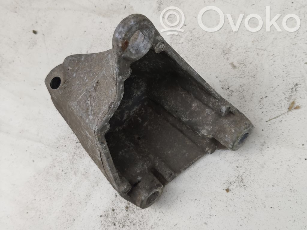 Renault Megane II Engine mounting bracket 