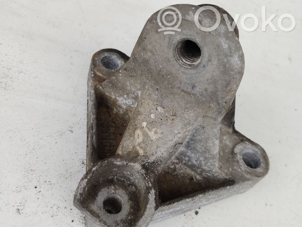 Renault Laguna II Engine mounting bracket 