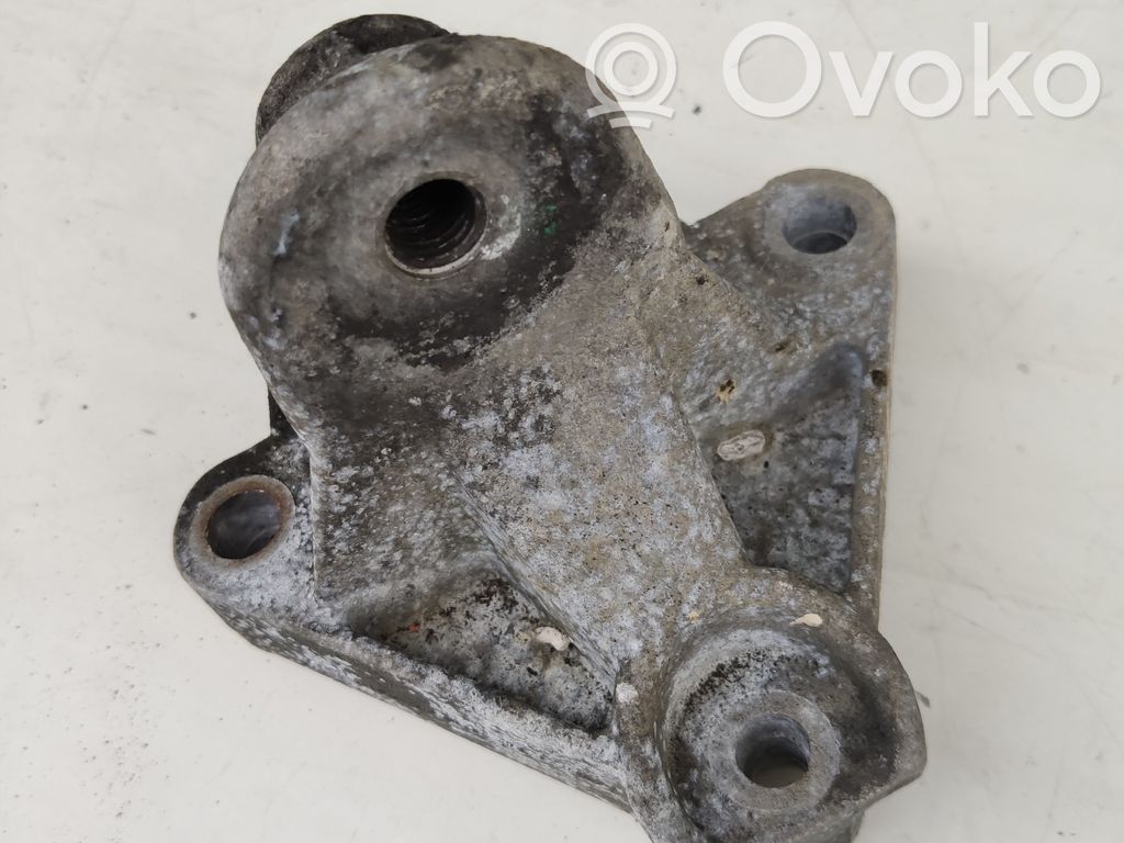 Renault Laguna II Engine mounting bracket 