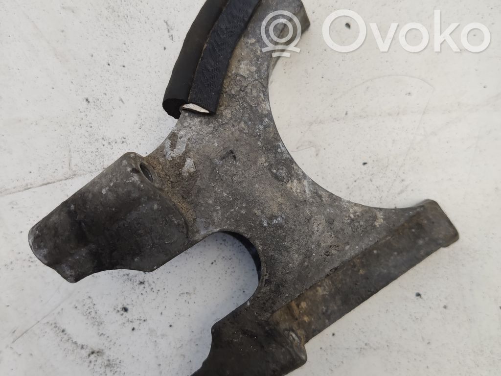 Peugeot 607 Fuel pump bracket 