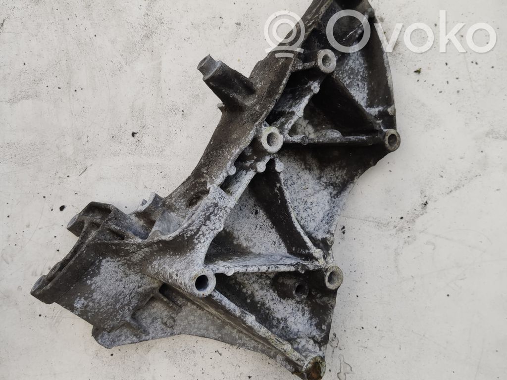 Renault Laguna II Variklio tvirtinimo kronšteinas 