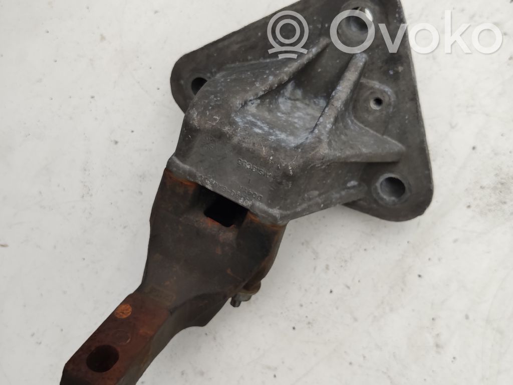 Citroen C6 Engine mounting bracket 